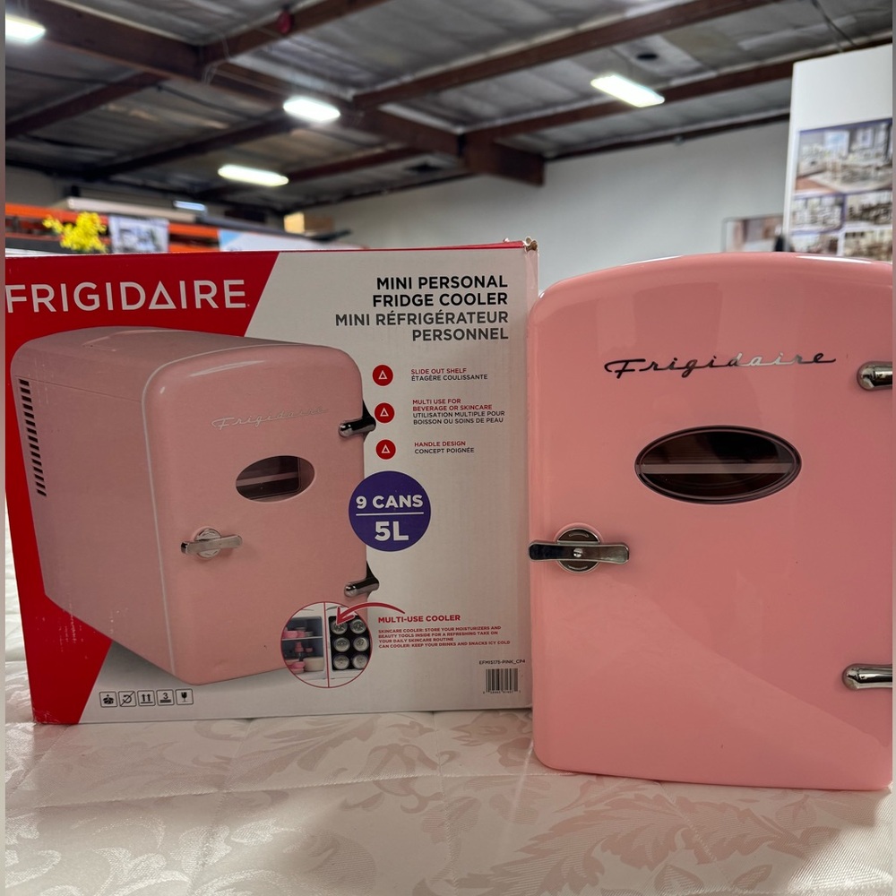Frigidaire 9 Can Mini Fridge